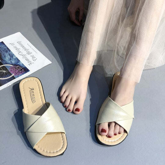 Damen nan komfortable Slipper-Pantolette mit gekreuzten Riemen und leichtem Keilabsatz EB