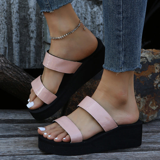 Damen Riemensandalen mit glänzenden Akzenten und komfortablem Plateau EB
