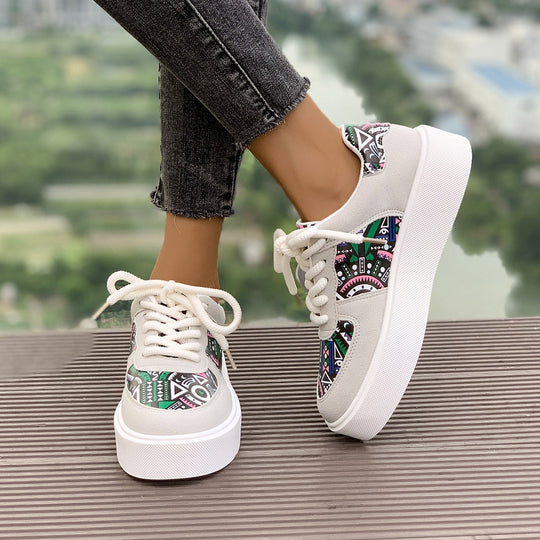 Damen modische Plateau-Sneaker mit auffälligem Design EB