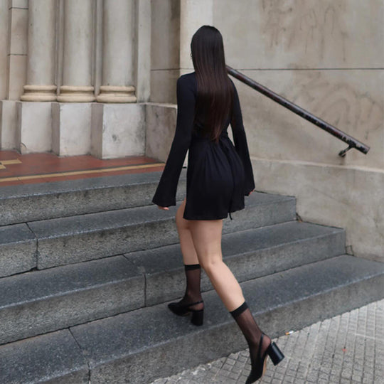 Damen Figurbetontes Langarmkleid mit elegantem Schnitt und asymmetrischen Details EB