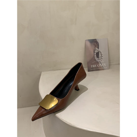 Damen spitze Pumps mit metallic-beschichtetem Akzent und disturbierter Absatzhöhe EB