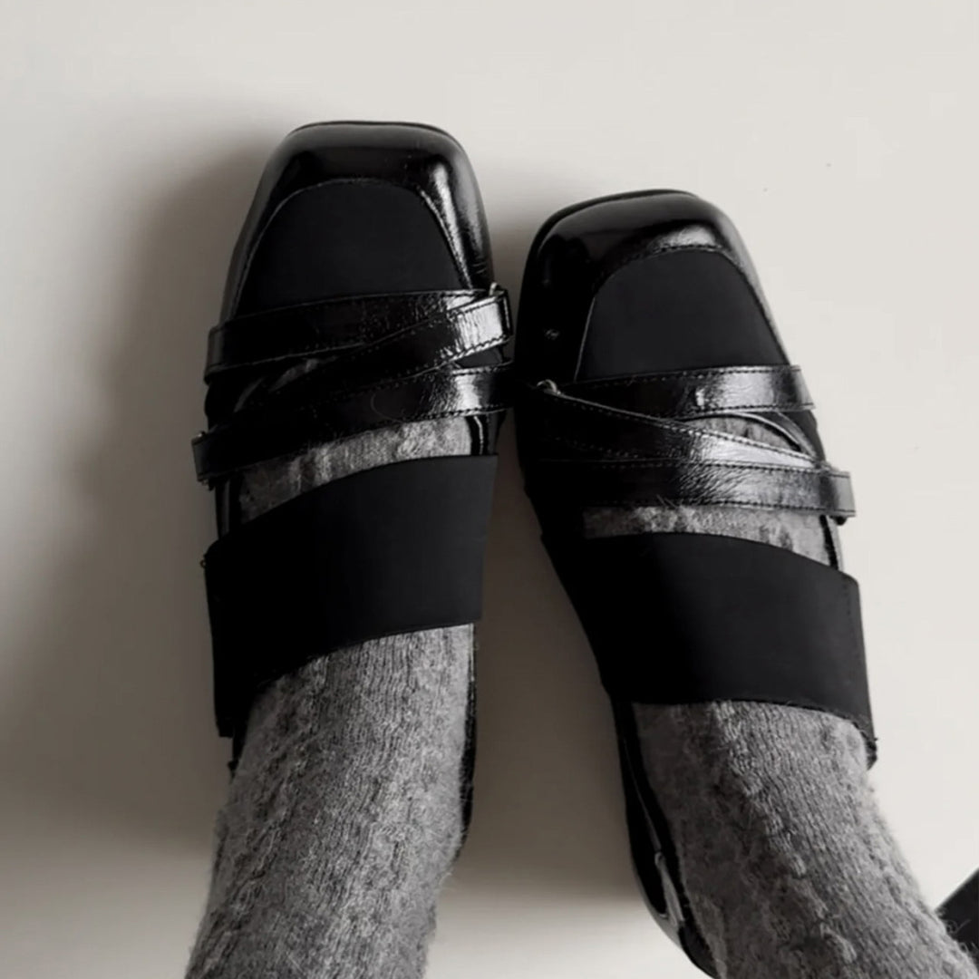 Damen klassische Loafers mit modischen Riemen und glänzenden Akzenten EB