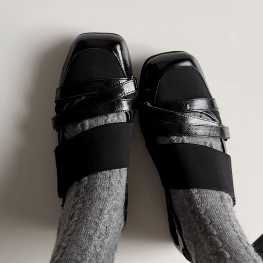 Damen klassische Loafers mit modischen Riemen und glänzenden Akzenten EB