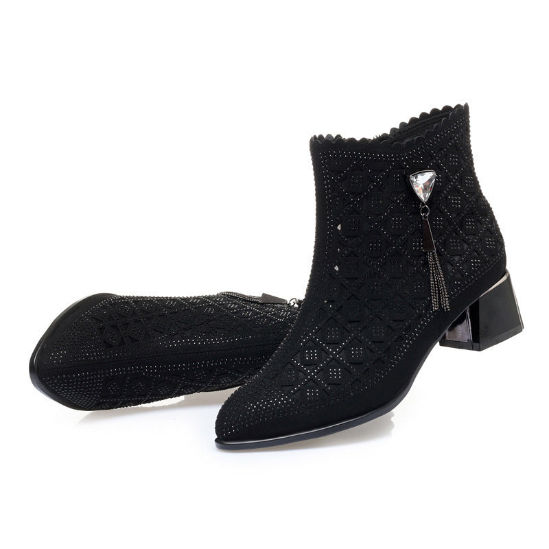 Damen Stiefeletten mit elegantem Lochdesign und raffiniertem Schmuckdetail EB