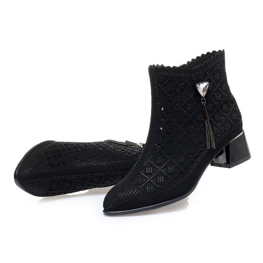 Damen Stiefeletten mit elegantem Lochdesign und raffiniertem Schmuckdetail EB