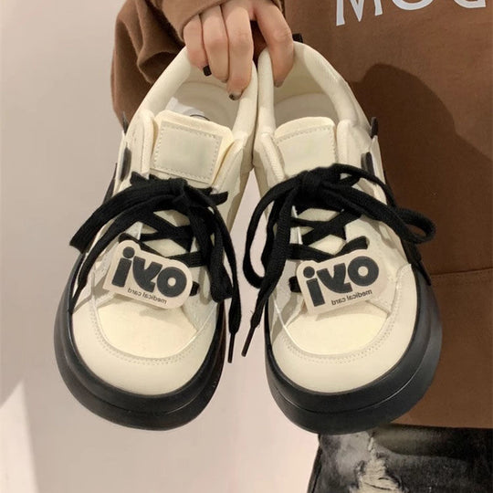 Damen Modische Sneaker mit gepolsterter Sohle und urbanem Design EB