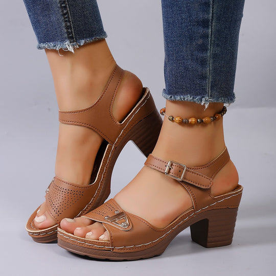 Damen elegante Sandalen mit geschmackvollem Metallic-Detail EB