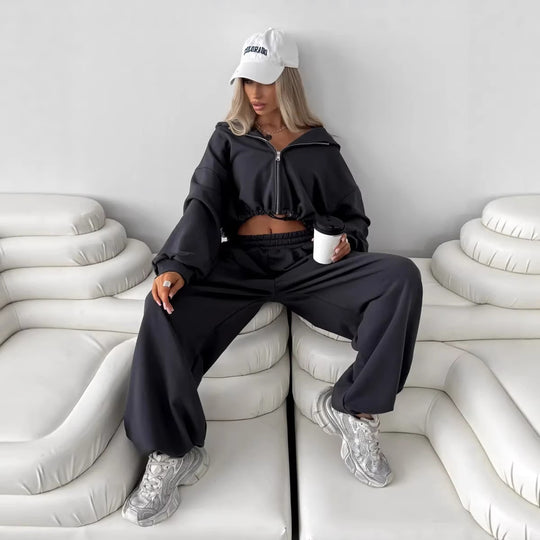Damen weit geschnittenes Cropped-Zip-Hoodie und Palazzo-Jogger Set Eichborn Berlin