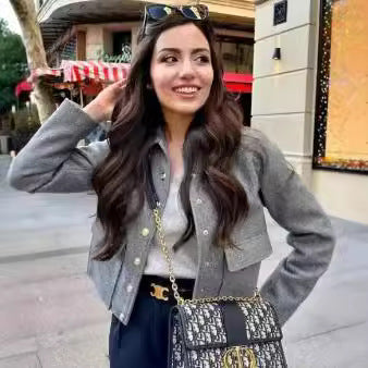 Damen modische Jacke mit Knopfleiste und praktischen Taschen EB