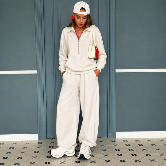 Damen lässiges Zip-Sweatset mit Polokragen und weitem Jogger-Schnitt Eichborn Berlin