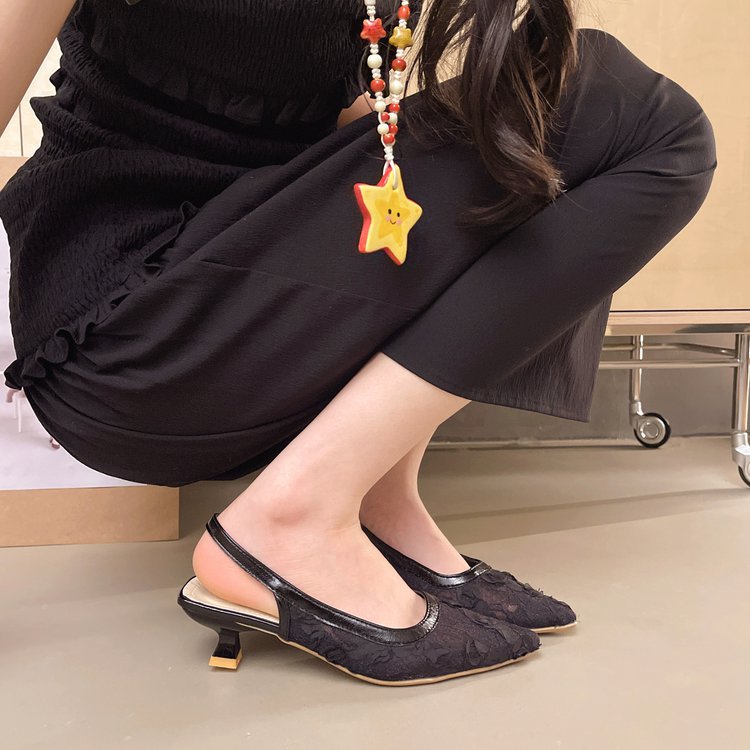 Damen Slingback-Pumps mit zartem Spitzen-Design und dekorativer Blumenapplikation EB