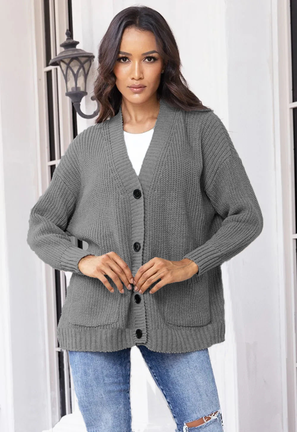 Damen Grober Strickcardigan mit praktischen Taschen und eleganten Knopfdetails EB