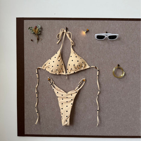 Damen Triangel-Bikini mit punktiertem Design und dekorativem Anhänger EB