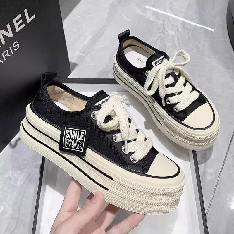 Damen Plateau Sneakers mit doppelter Sohle und trendigem Design EB