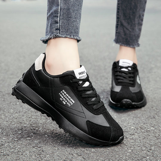 Damen nan leichte Retro-Laufsneaker aus Lederimitat und Velours mit gepolsterter Fersenstütze und rutschfester Profilsohle EB