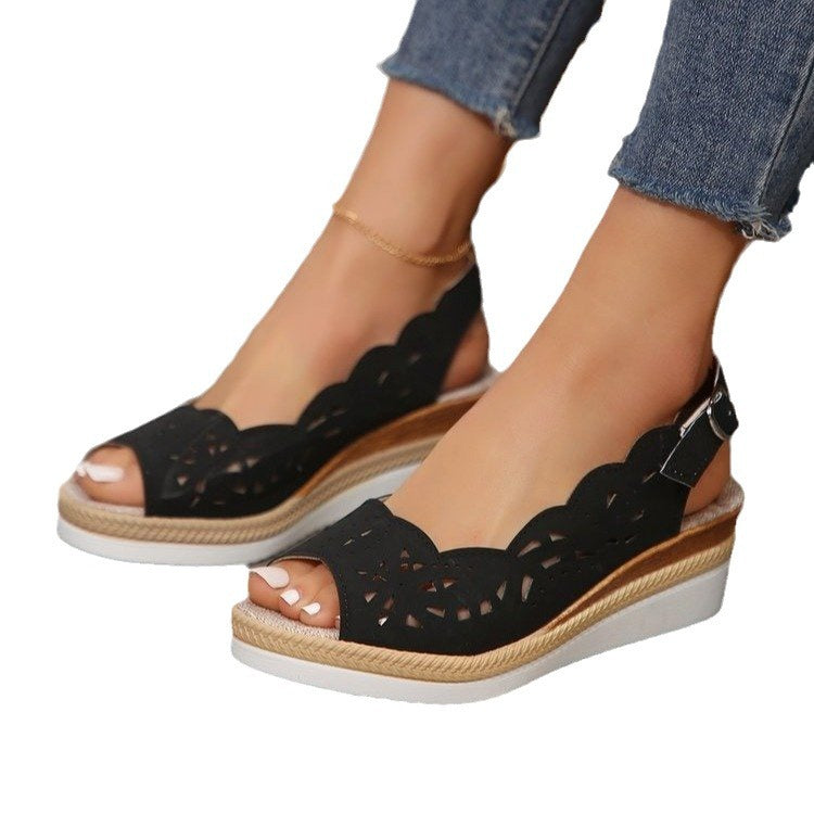 Damen komfortable Wedge-Sandalen mit floralem Cut-Out-Design EB