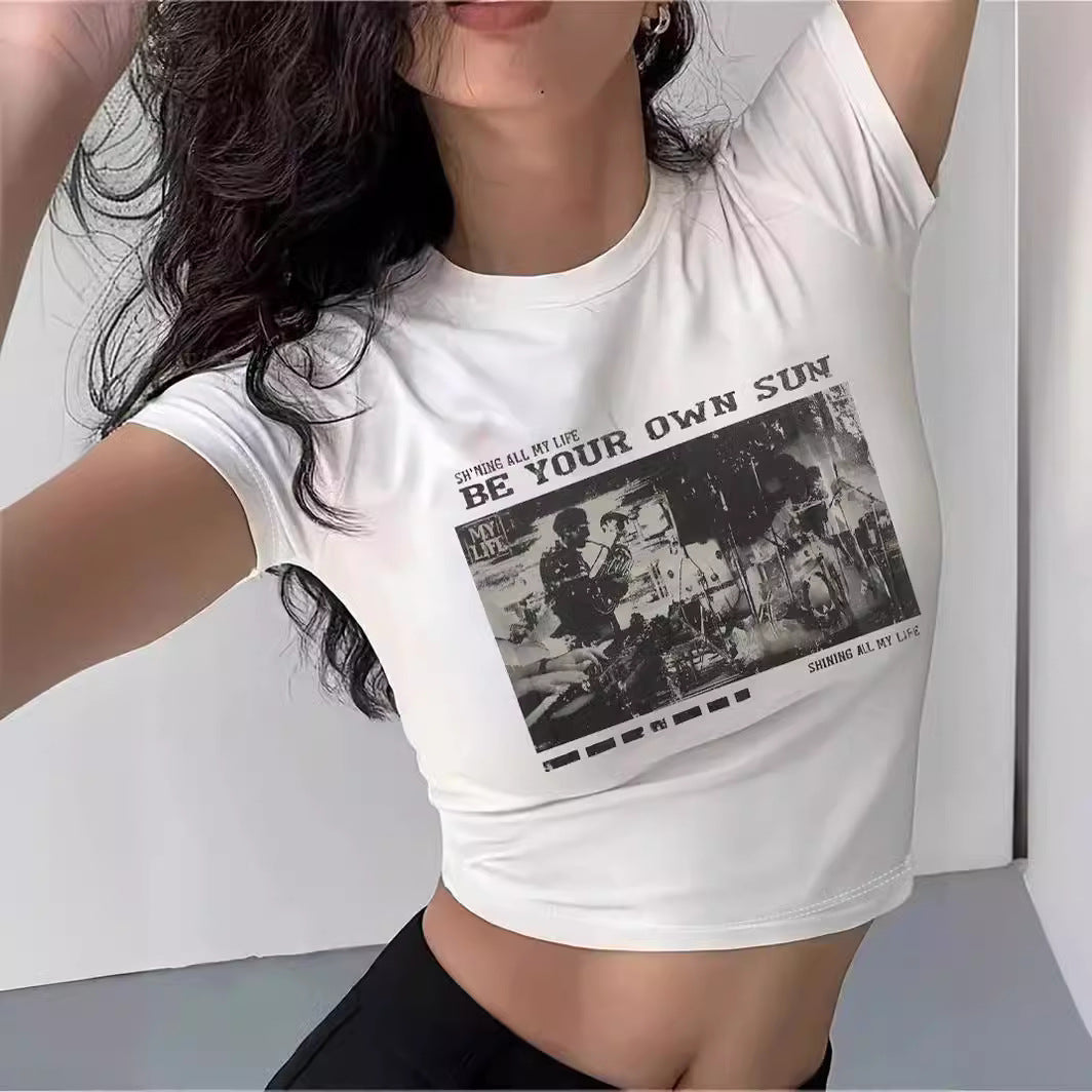 Damen Crop-T-Shirt mit inspirierendem Schriftzug und Sternen-Design EB
