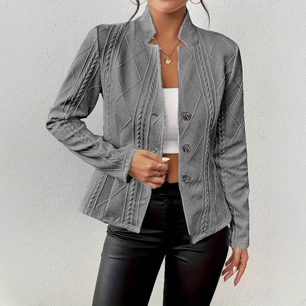 Damen Strickjacke mit modernem Zopfmuster und eleganten Knopfdetails EB