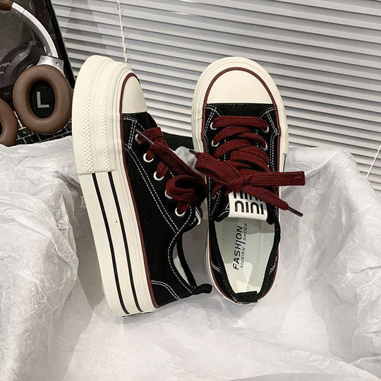 Damen Canvas Sneakers mit kontrastierenden Details und bequemen Schnürsenkeln EB