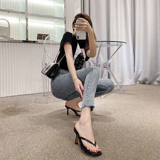 Damen Zehenstegsandalen mit elegantem Riemendesign und komfortablem Blockabsatz EB