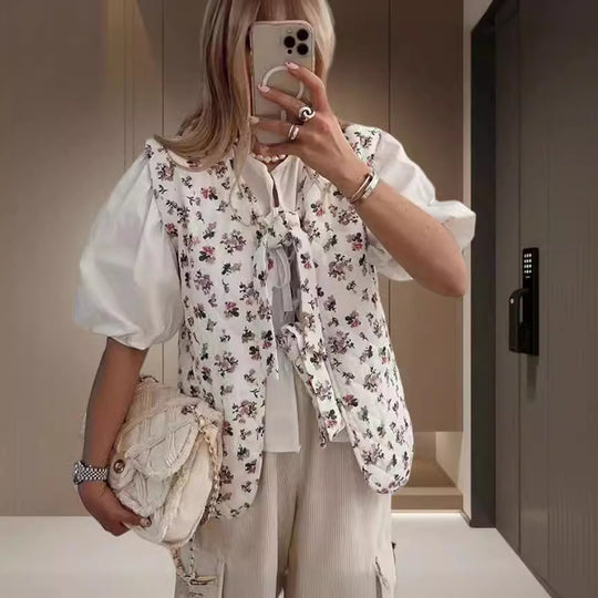 Damen Bluse mit floralen Akzenten und hübschem Bindeband EB