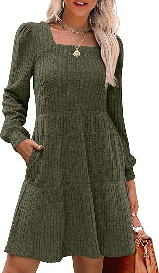 Damen Gestricktes A‑Linien‑Minikleid mit quadratischem Ausschnitt, Stufenrock und Eingrifftaschen EB