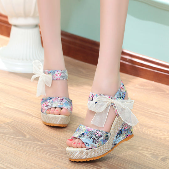Damen Wedge-Sandalen mit floralem Design und Binde-Detail EB