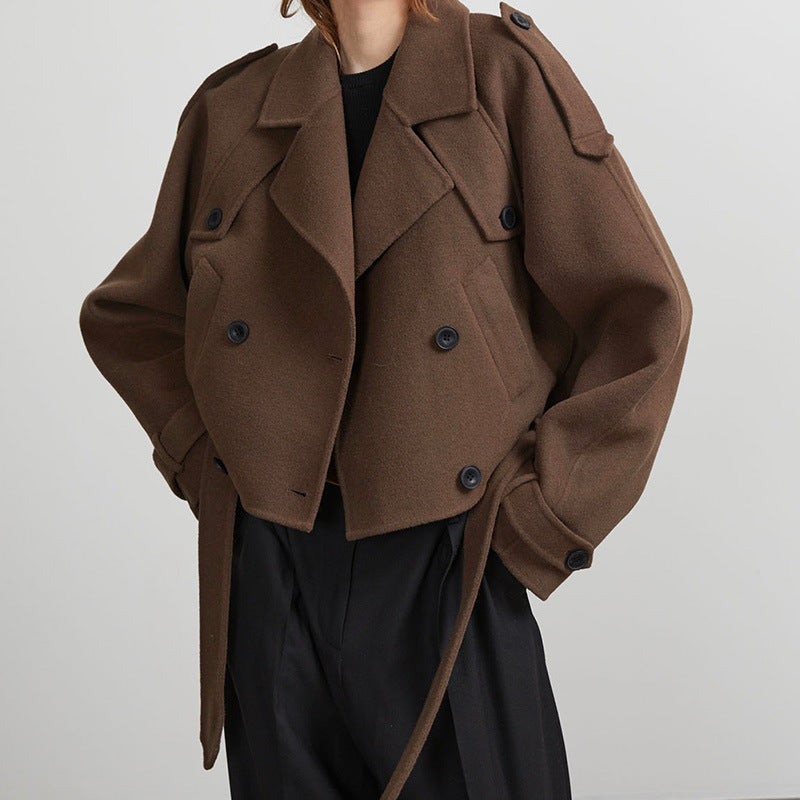 Damen Cropped Trenchjacke mit taillierbarem Gürtel und doppelt knöpfbarem Design EB