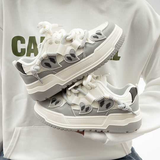 Damen Sneakers mit verspieltem Herzdesign und bequemer Dämpfung EB