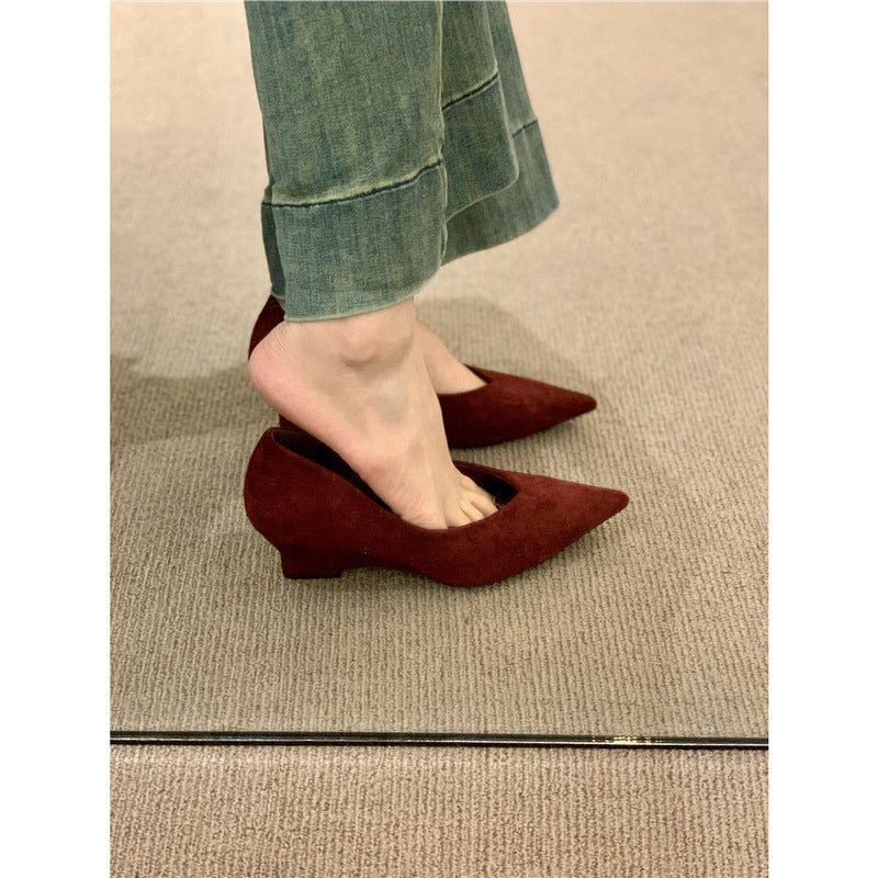 Damen elegante Pumps mit verspielt geschwungenem Design und Schleifenakzenten EB