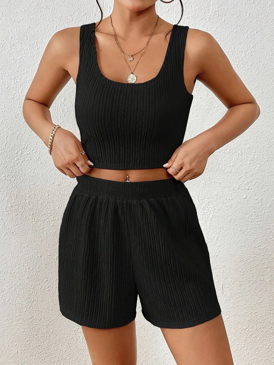 Damen sportliches Set aus leichtem Material mit cropped Oberteil und Shorts EB