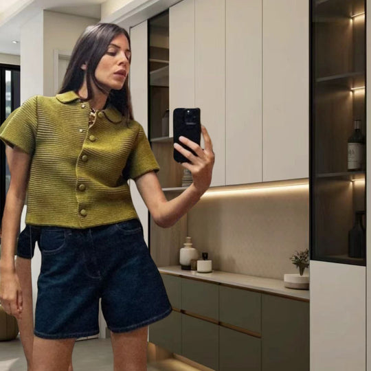 Damen Kurzärmliges Oberteil mit Knopfdetails und passendem Shorts-Set EB