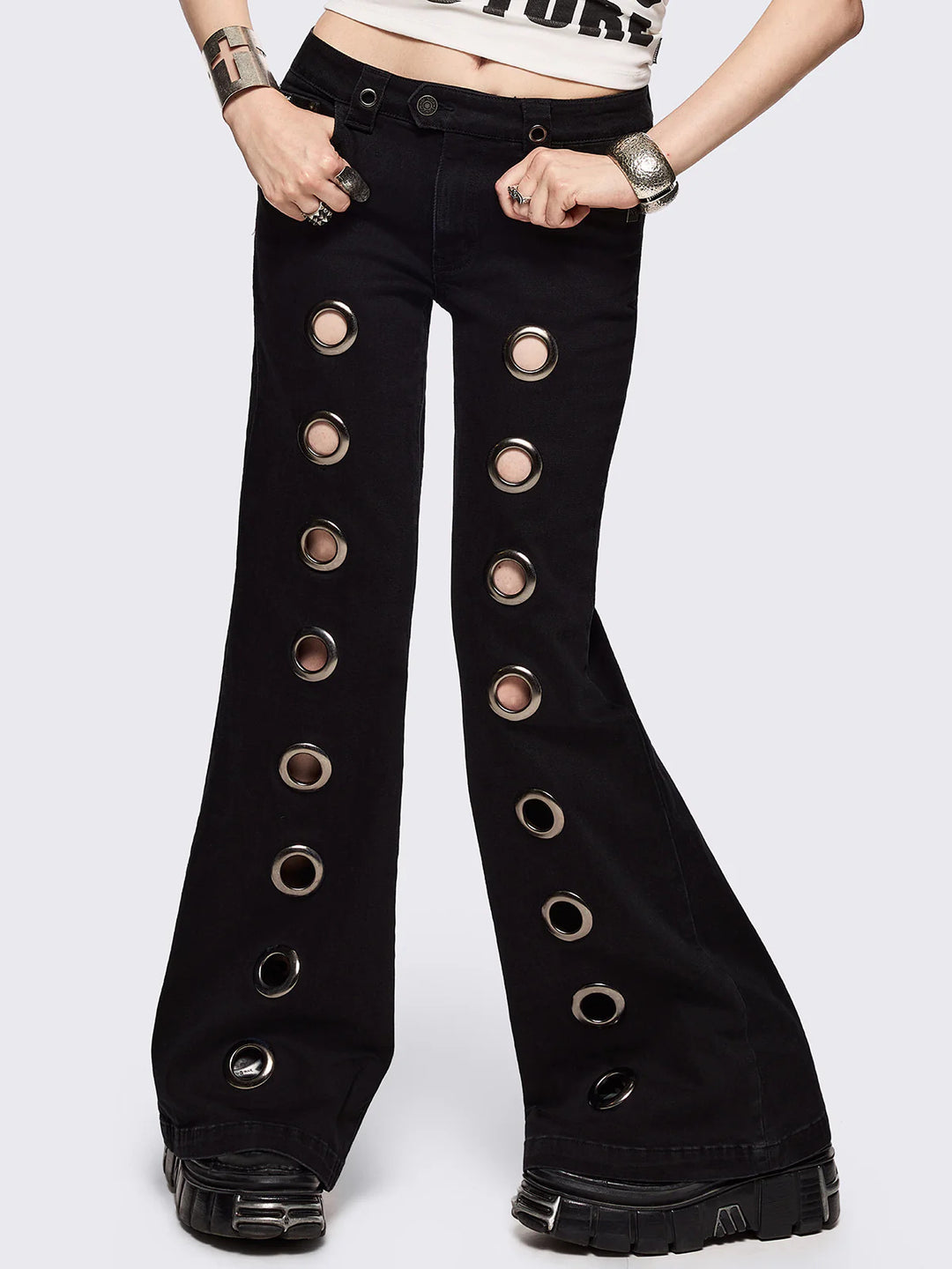 Damen Flared Jeans mit dekorativen Ösen EB