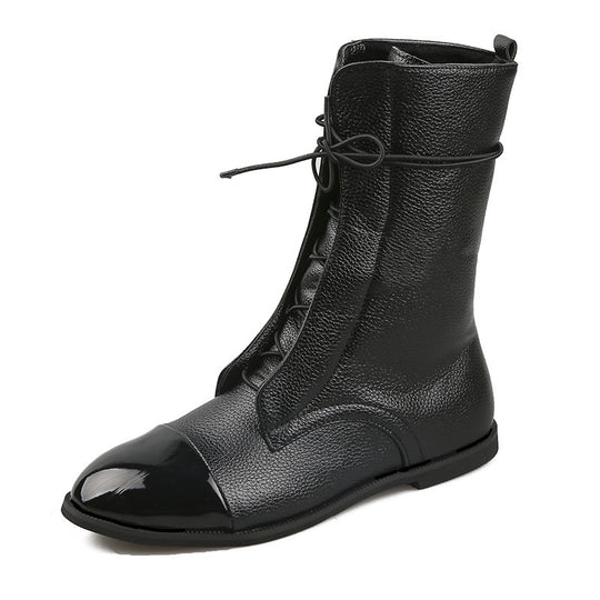 Damen nan elegante Schnür-Stiefelette mit lackiertem Zehenkappen-Detail, genarbtem Obermaterial und schlanker Flachsohle EB