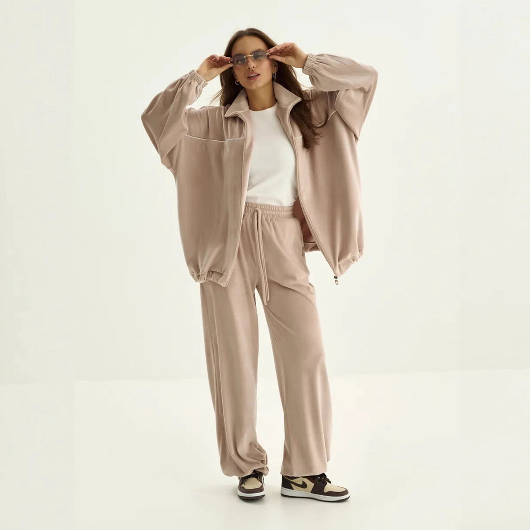 Damen Palazzo-Lounge-Set aus seidig-weichem Nicki mit hoher Kragenblende, Oversize-Passform und elastischer Bundhose Eichborn Berlin