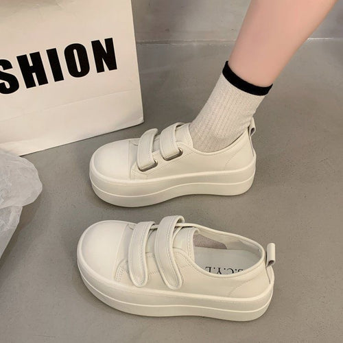 Damen Plateau-Sneaker mit doppeltem Klettverschluss und ergonomischer Sohle EB