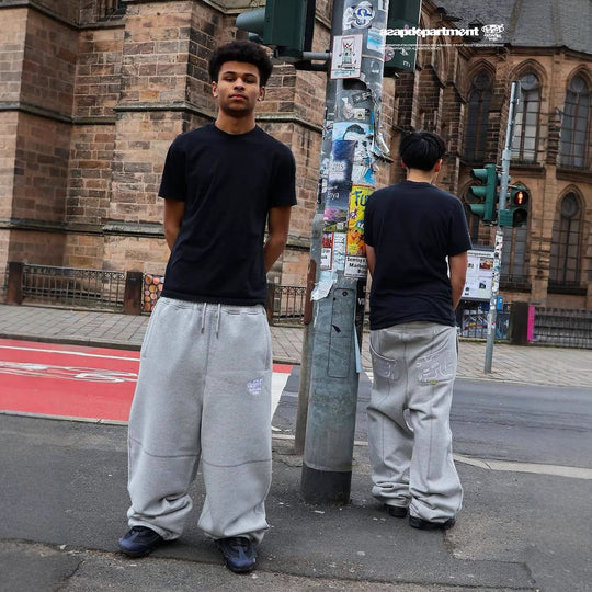 Damen Sweatpants mit innovativem Design und trendigem Zip-Detail EB