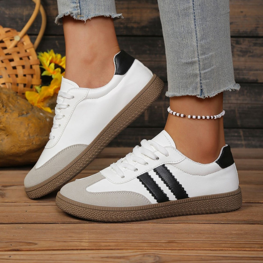 Damen Sneakers im sportlichen Retro-Stil mit kontrastierenden Details EB