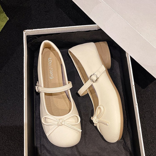 Damen Ballerinas mit zierlichem Schleifenakzent und verstellbarem Riemen EB