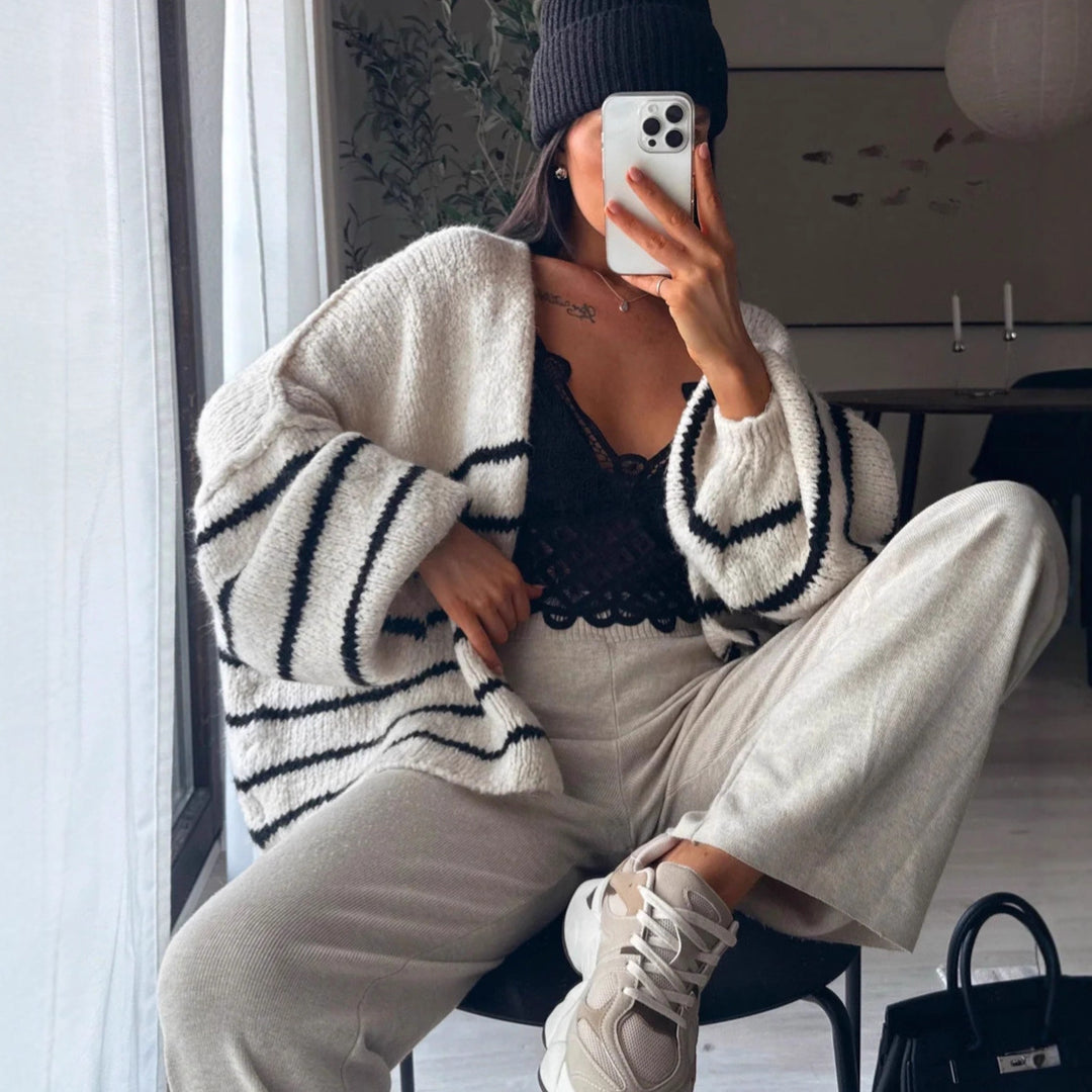 Damen Oversize Strickjacke mit gestreiftem Design und voluminösen Ärmeln EB