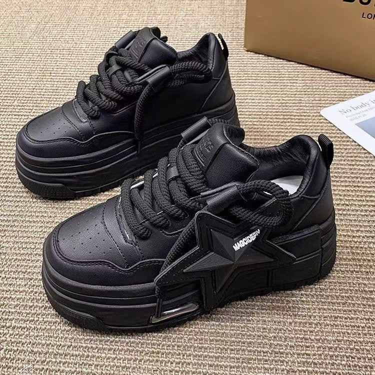 Damen Sportliche Plateausneaker mit einzigartiger Sternapplikation EB