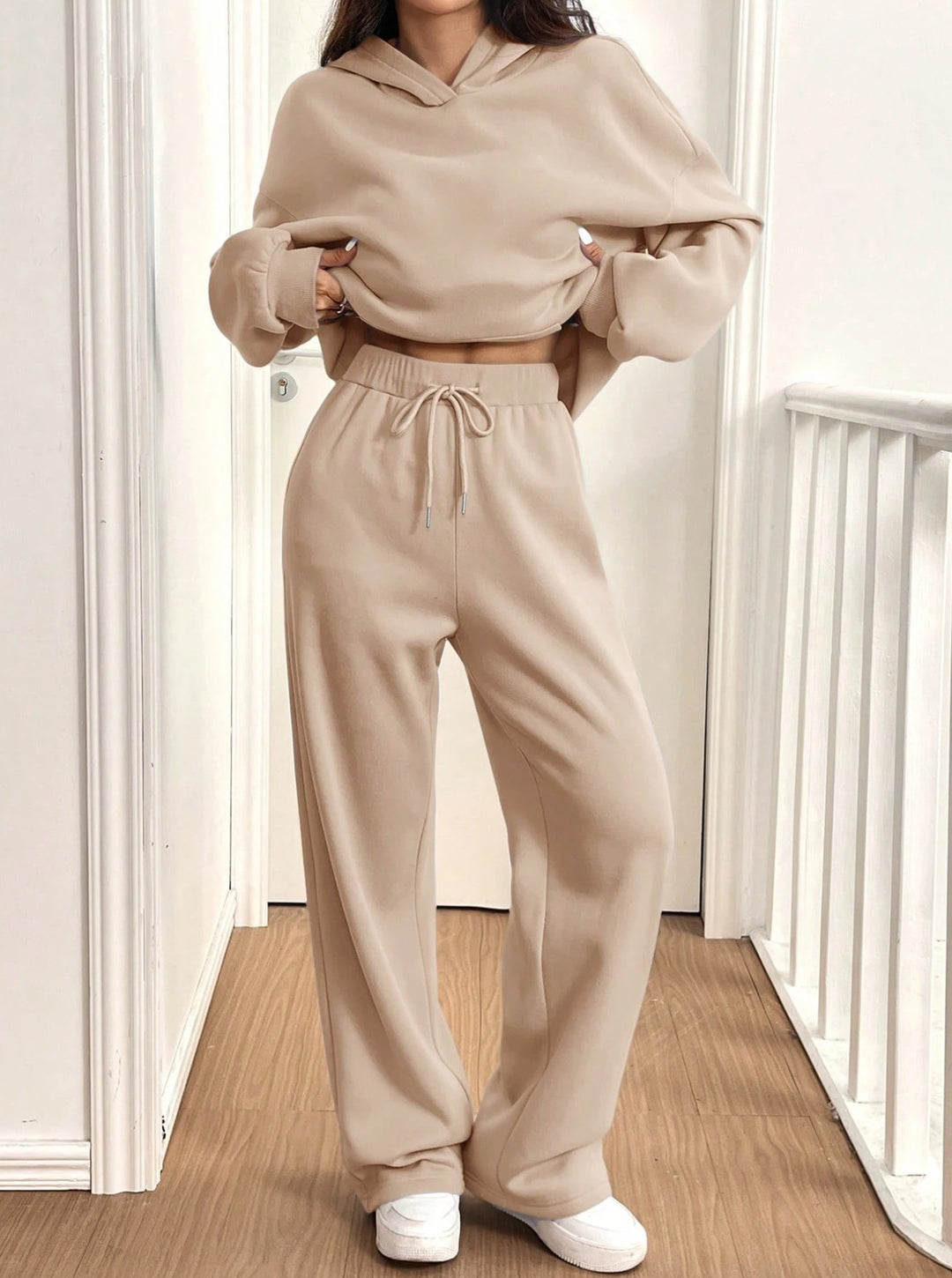 Damen Sweat-Set mit lässigem Schnitt und hohem Kragen EB