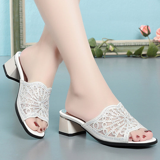 Damen Riemchen-Sandaletten mit elegantem Schmuckdetail und bequemen Blockabsatz EB