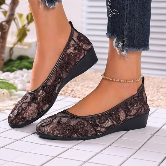 Damen Ballerinas mit filigranem Spitzenbesatz und rutschfester Sohle EB