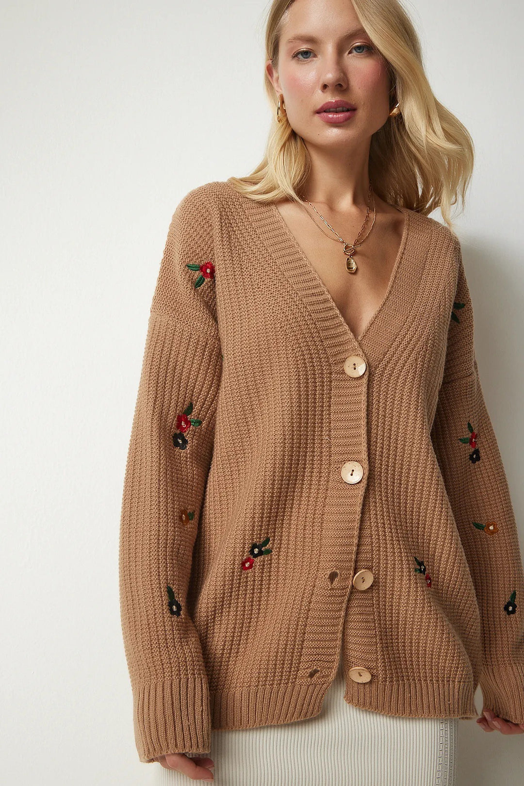 Damen Strickjacke mit floralem Stickdesign und komfortablem Schnitt EB
