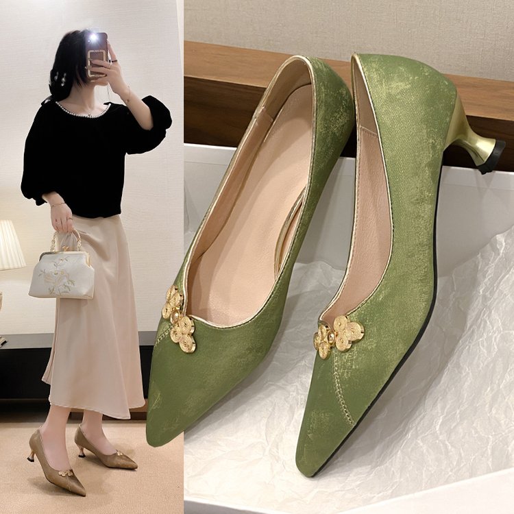 Damen elegante Spitze Pumps mit floralem Schmuckdetail EB