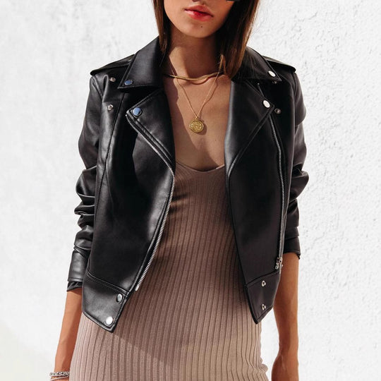 Damen Kunstlederjacke mit schmalem Schnitt und asymmetrischem Revers EB