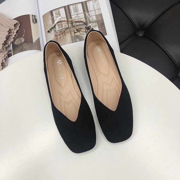 Damen Ballerinas aus Veloursleder mit elegantem V-Ausschnitt EB