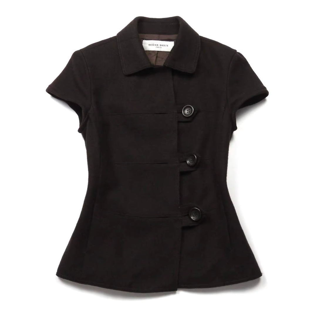 Damen Figurumspielende Kurzarmjacke mit Knopfdetails EB