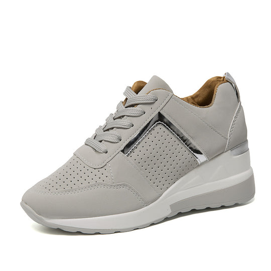 Damen  Keil‑Sneaker mit perforiertem Microfaser‑Upper, gepolsterter Fersenkappe und rutschfester Profilsohle EB